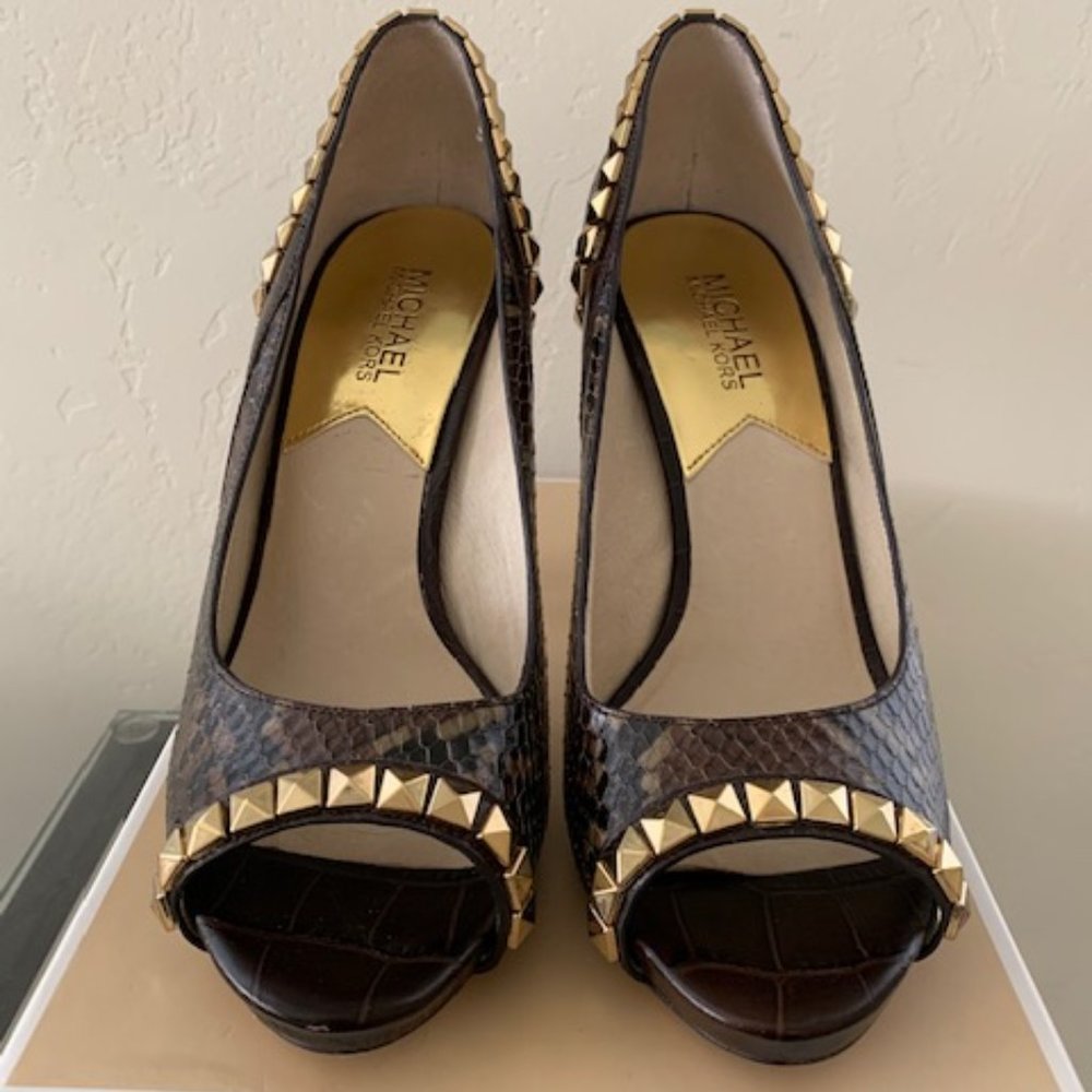 MICHAEL KORS Ella Peep Toe pumps